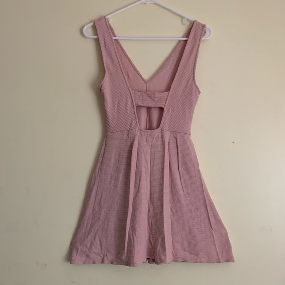 Silence + Noise Pale Pink Dress - Picture 4 of 8